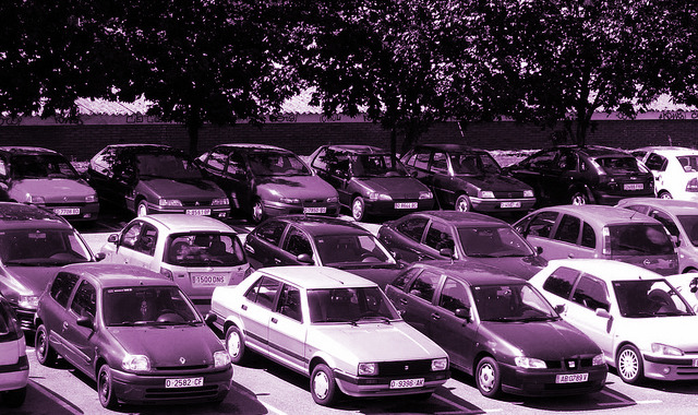 Imagen derivada CC BY-SA 2.0 por Nacho Es ilegal tener coches sin seguro