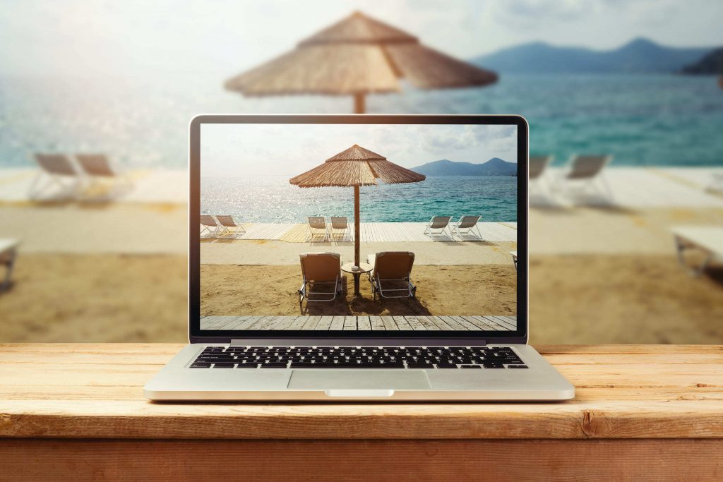 Cómo reservar tus vacaciones sin fraudes: guía de ciberseguridad personal